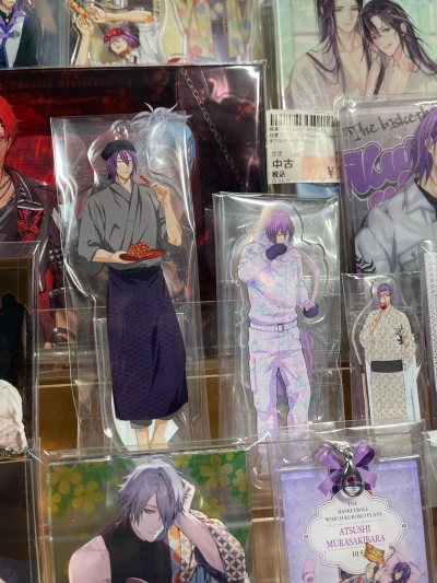 切了一些毛绒、立牌和吧唧，选择的竹蜻蜓线路，每个谷子都保护得很好，两三周就顺利收到了，全程物流都可以查询到，客服也回复的很快很负责！