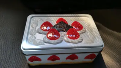 非常好非常可爱的铁盒，用挖煤姬买东西太方便了。物流也很快，保护得很好，铁盒没有一点损伤。非常可爱的草莓铁盒，感谢挖煤姬。