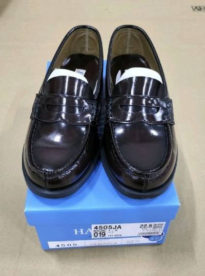 这次在挖煤姬买鞋的经历，可以说是圆满成功！
运输速度比想象中快多了，用了优惠券之后运费也没多少。
对于想买中古孤品、或者想淘高性价比日系好物的朋友，我觉得挖煤姬是一个不错的选择。当然，买鞋子要特别注意看好尺寸描述，多看看卖家信用。但只要功课做足，真的能淘到宝！