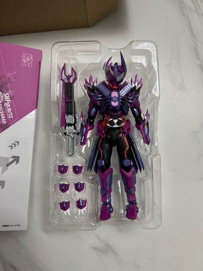 很愉快的一次购物体验，卖家发货快，打包很用心。物流效率很高，里面放了很多气泡膜。东西到手完美，手办没有一点的损伤。到手很满意，还会继续回购