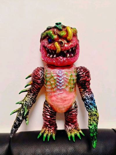 非常精致的玩具，身体内脏内构设计，惊喜的是还带有夜光，金属漆做旧，太美了，期待下一次购物，nice !