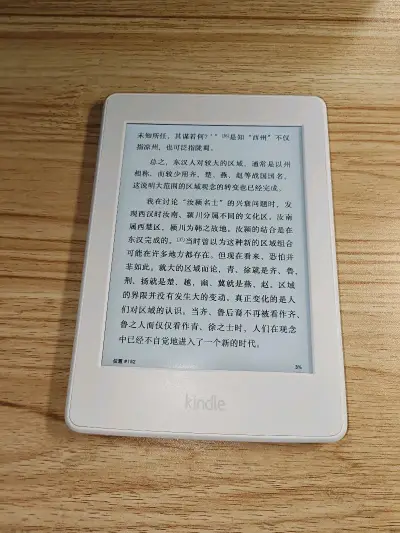 这次我淘到了一款墨水屏阅读器，机身轻薄便携，握感舒服，续航也很给力——充一次电基本能顶一周。
墨水屏看起来特别舒服，体验接近纸质书，很适合爱阅读的朋友。