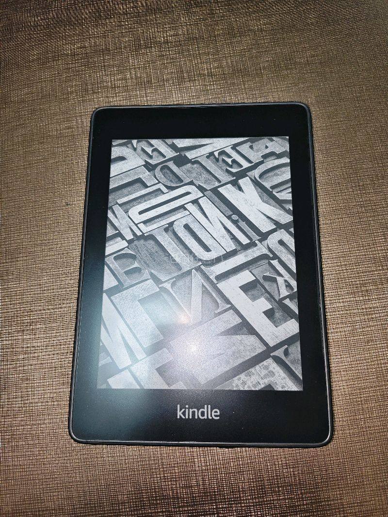 又在挖煤姬上淘到了墨水屏阅读器，显示非常棒，很护眼，设置流畅，机子收到手非常好，外观和功能跟卖家描述的一样，以后出门就不用担心带多少书啦！


