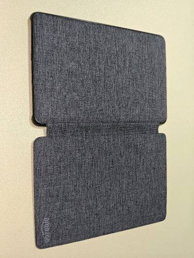 在挖煤姬入的Kindle到手了，符合我的预期。首先机身的成色很好，外壳没有划痕，屏幕干净透亮，和商品描述完全一致，特别满意。 物流也值得夸一波。下单之后没几天就收到了，清关流程顺畅，根本没让我多操心，速度比想象中快很多。


