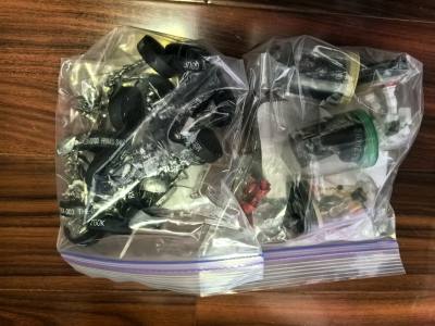 这次的黑盖收集也算是尾声了吧，加上之前淘到的，也有小一箱了，有必要花点时间整理整理一下。 拉妖作为seed的核心之一，附录版本之前收到过一个，可惜是拆摆，这次收到个内未拆的好价，不错！


