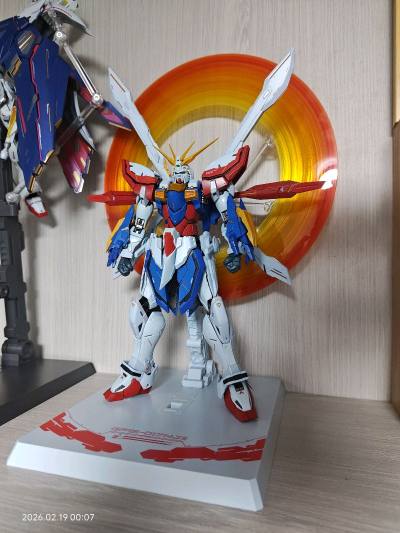 这次入手的万代MB神高达成品模型，真的是胶佬狂喜！通过挖煤姬竹蜻蜓转运全程省心，物流时效比预期快太多，包裹层层加固，到手时连漆面都完好无损，没有任何掉漆或划痕。
 
成品细节拉满，金属骨架扎实有分量，漆面质感细腻，标志性的石破天惊拳特效件安装后张力十足，摆柜效果直接...这次入手的万代MB神高达成品模型，真的是胶佬狂喜！通过挖煤姬竹蜻蜓转运全程省心，物流时效比预期快太多，包裹层层加固，到手时连漆面都完好无损，没有任何掉漆或划痕。
 
成品细节拉满，金属骨架扎实有分量，漆面质感细腻，标志性的石破天惊拳特效件