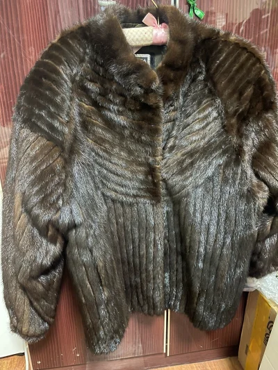 非常漂亮，是我想要的，质感很不错，都是基础款比较百搭，不枉我等这么久，希望还能挖到性价比还这么高的货品。谢谢挖煤姬这个平台。