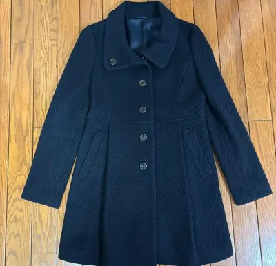 入手一件大衣，从下单到到手只有一个星期
包装非常完好，及时更新运输全程
实物和卖家的图一模一样，总之非常满意！