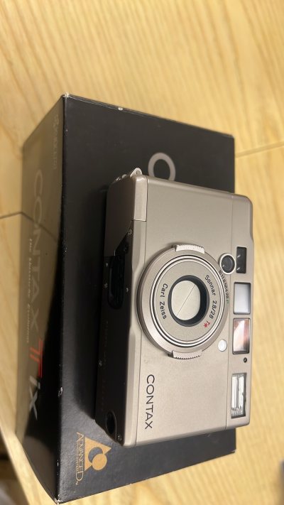 物流速度快，一周内就收到了，选择了日本邮政epl，可以自己选择面单，但是不能修改金额。更改了一次国际快递的物流方式，花了500日元，还是很值得的。