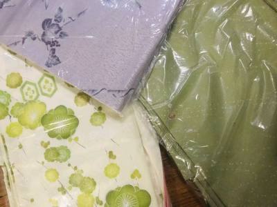 虽然没有赶在年前到达，但是等待并没有白费，度过了一个假期之后，这些期待在看到了实物的时候达到了满足。颜色和花纹都很完美。马上送去清洗反解了，期待我的新衣服成品。