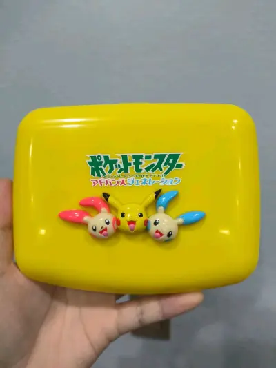 上联：挖煤寻珍跨山海
下联：海淘纳福过“门”来
横批：日淘如意
在挖煤姬捡买到的最喜欢的商品就是这个皮卡丘摆件，老玩具居然还能有原盒的真的很开心。挖煤姬每个月都会设置很多积分活动，可以用来抵扣运费，快递包装很好有很多包材保护，小航空二十几天就能到手