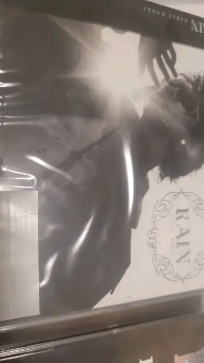 代购速度很快，买了几张Rain的专辑，打包得很严实，这次走的是海运路线，一个月左右就到了，CD没有损坏，服务非常好


