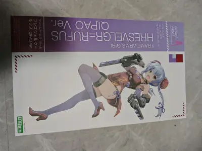 又又下单了，这次买的是寿屋的招牌IP魔鹫系列。这个旗袍版是最新的，紫色的四肢配色加上双马尾太爱了。品质还是一如既往的好。包装非常完美，八角尖尖。