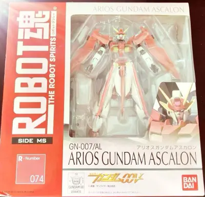 龙骑堕天使国内全新的不多，这次找到一个品相不错的全新，运气正好。
扭蛋大杂烩适合花小钱办大事，虽然也有不全的小玩意，但是价廉物美已经不错了。
这次又淘到两套seed人物扭蛋，大系列填坑+2……