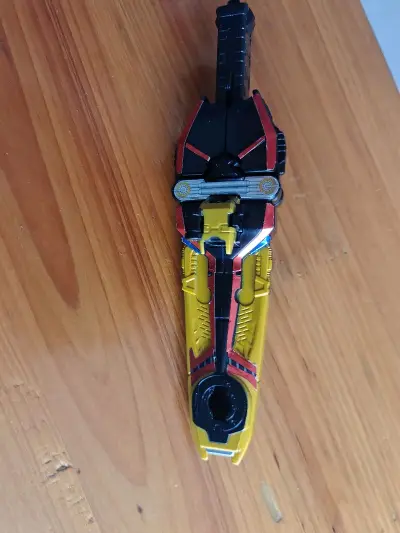 这是挖煤姬2月份海淘购物分享，这次买到的是假面骑士甲斗的武器，是食玩系列的，玩法多样，有枪形态和剑形态。