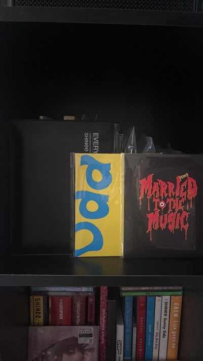 收到了心心念念的周边超开心，而且都是未拆封！！！全部帮我用了大号硬卡套，包装真的超用心的。运费花的心甘情愿~