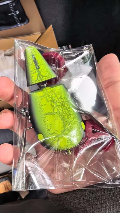 挖煤姬海淘路亚假饵体验超赞！EMS直邮10天到手，气泡膜包装严实，假饵边角完好无损。合单发货省运费，积分抵扣后每个假饵运费低至15元。智能代拍秒抢限量款，物流实时追踪超安心，日系路亚装备比国内便宜30%，客服还会主动优化包裹重量减运费，收藏级假饵零瑕疵到手！