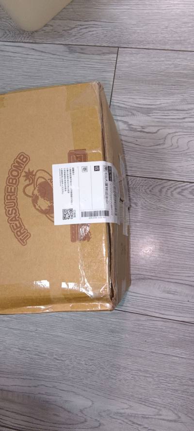 第一次使用这个软件我的感觉是操作简单，流程清晰，发货很快，清关环节也特别迅速，商品是用坚硬的纸盒装的，特别安全，下次还会用这个平台的