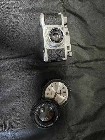 在挖煤姬入手的经典镜头安全到手，品相完好，镜片通透无霉雾，对焦顺滑光圈正常。包装扎实、物流靠谱，老镜收藏海淘首选，体验超满意！