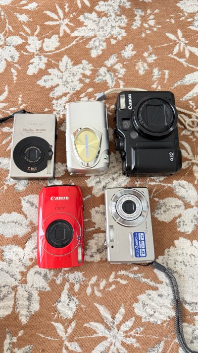 佳能CCD成色超新，几乎和全新一样，按键灵敏功能完好。拍照质感绝了，直出复古氛围感拉满，人像肤色自然好看，操作简单好上手，海淘安全下车，太满意啦！