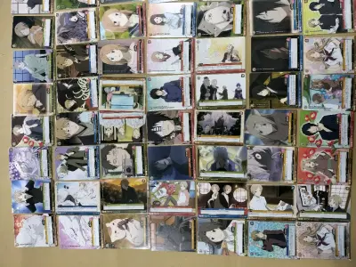 选了箱内加泡的选项，没想到一张明信片都有专门的泡沫袋~箱子里空余的位置都塞的满满当当的，明信片也没有出现任何弯折，箱子四角尖尖，物流很温和！