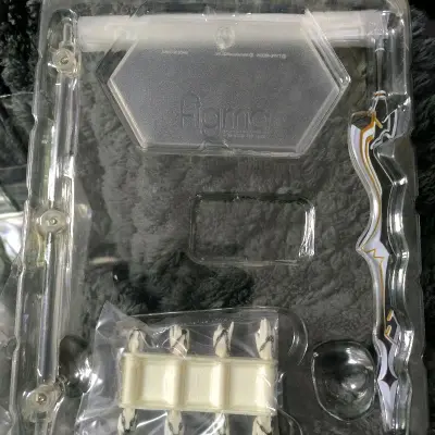 这款花嫁尼禄的做工真的非常精致！婚纱的层次感和头纱的透明质感都还原得相当出色，脸型也非常正，完全就是心中完美的嫁衣形象。海淘虽然等了久一点，但开盒的瞬间觉得一切都值了。作为忠实粉丝，这款figma绝对是收藏必备！