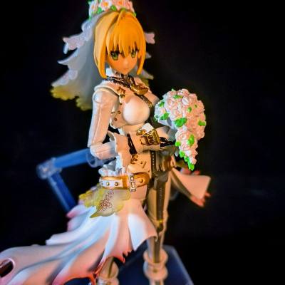 海淘figma花嫁尼禄安全下车，整体太惊喜！包装严实无压损，到手全新未拆。做工精致，婚纱细节、金边与锁链还原度超高，头纱通透有质感，可动优秀不卡件。三种表情+花束+佩剑配件丰富，摆拍超出片。物流稳、品相正，FGO厨闭眼入，绝对值！
