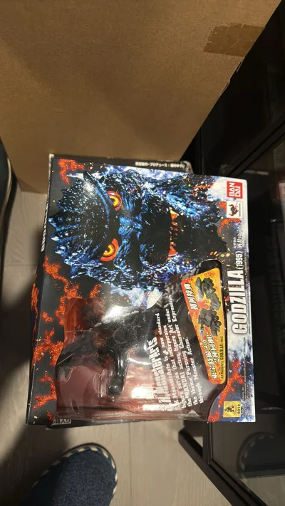 第一百四十一单是一堆哥斯拉和怪兽。包括都是全新未拆的一套构名鉴以及一个未拆SHM95哥。还有一些小奥特怪兽名鉴。到货很快。
