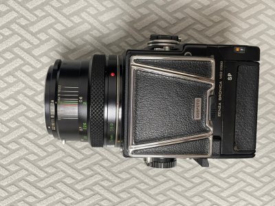 135的机器用了很多，也拍了很多，骚动的心，又看向了120中画幅，在体验过优雅且复古的双反后，还想感受一下哈苏的乐趣，最后入手了这台东瀛哈苏，到手配了电池盖和豆腐刀，再简单的保养了一下，基本就是理想状态了，比国内还要便宜！