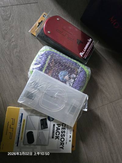 psp硬盒及配套的配件，都是新的，没有压盒，包装完美，很满意的体验，包装还是值得信赖，很用心的包装。




