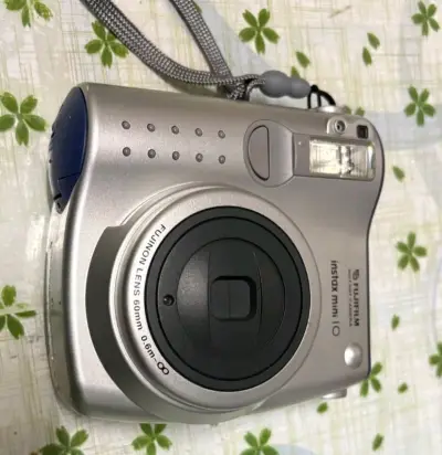 这次在挖煤姬购买了一个拍立得，价格很便宜，走的是ems速度很快一周左右就到了，还可以使用积分抵扣运费，客服也很好，可以帮我解决很多问题。