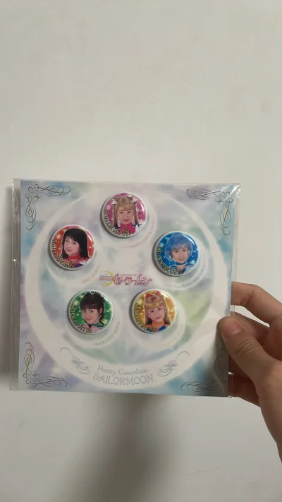 我很开心我抢到了这个美少女战士的真人徽章，这是我在煤炉上第一次切煤成功，这是一次很棒的购物，以后我会继续关注美少女战士这个话题，继续使用挖煤姬代切！