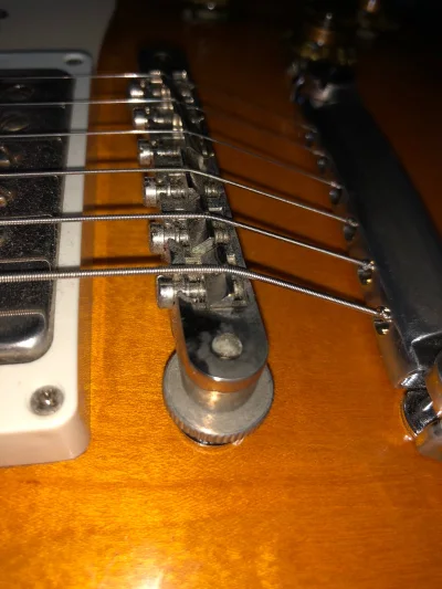 这次入手的拇指轮调音旋钮和装饰件太惊喜了！拇指轮阻尼感均匀，转动顺滑不打滑，调音精准又省力，再也不用反复微调；金属装饰件光泽度饱满，和琴身配色完美适配，安装后瞬间提升整体质感。配件做工精细，孔位精准，自己动手就能轻松更换。物流快、包装扎实，客服还贴心发了安装教程，性...这次入手的拇指轮调音旋钮和装饰件太惊喜了！拇指轮阻尼感均匀，转动顺滑不打滑，调音精准又省力，再也不用反复微调；金属装饰件光泽度饱满，和琴身配色完美适配，安装后瞬间提升整体质感。配件做工精细，孔位精准，自己动手就能轻松更换。物流快、包装扎实