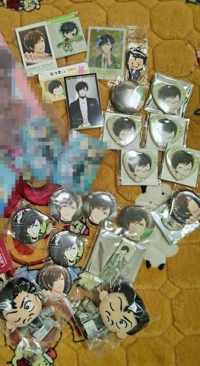 这次切了超级多夏树回来，幼稚园吧唧我真的太喜欢了呜呜然后这次的竹蜻蜓也很快才一个月就到了！包装也很好东西安全到家

  