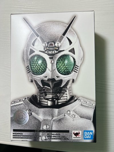 这次是在煤炉二手平台上切的假面骑士black中人物的玩偶。挖煤姬官方的包装非常好，第N次走竹蜻蜓plus也非常快，超乎我的预料，大概15天到手拆箱，非常丝滑！