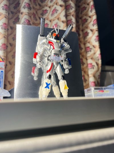 这次是在煤炉二手平台上切的假面骑士forzen可动人偶，挖煤姬官方的包装非常好，第N次走竹蜻蜓也非常快，超乎我的预料，大概20天到手拆箱，非常丝滑！