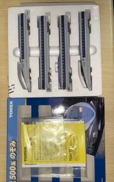 这次在雅虎拍卖上好价买到了tomox最新的相关性套装，邮费和另一个打包发送非常便宜。包装一如既往的没毛病，车子很新非常满意！点个赞