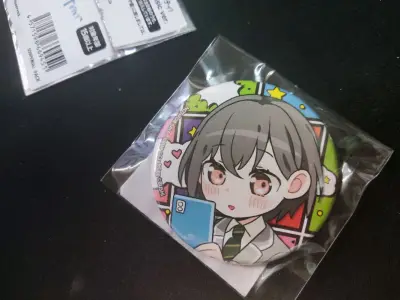 刚在挖煤姬挖到的mygo周边到货啦！?这次入手的金签闪闪发光，吧唧成色也超好，完全无损。包装很用心，整个海淘流程丝滑，坐等下次开挖！