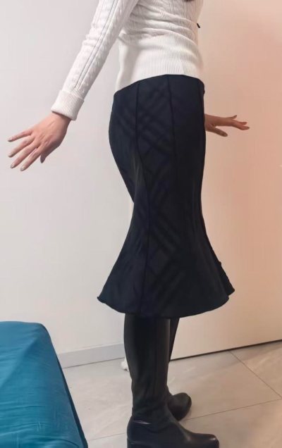 超级顺滑的一次购物就这样完美迅速的打成了！
这个小裙子自己刚好在碎线下，就把它单独寄回来了
尺码刚好！！！40的尺码还以为会小哈哈
这次快递超级快，感觉一周就到了
砍价也是完全的丝滑
哈哈哈
棒棒！！继续切！！