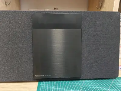 终于收到了在挖煤姬购入的漂洋过海而来的松下SC-HC420！这次海淘体验真的想好好记录一下。

首先必须夸夸它的颜值。作为一台音响和CD播放一体式的设备，它的设计真的太戳我了！简约的线条配上质感十足的面板，无论是放在床头柜还是书桌上，都是一个精致的存在。实物比网图还...终于收到了在挖煤姬购入的漂洋过海而来的松下SC-HC420！这次海淘体验真的想好好记录一下。

首先必须夸夸它的颜值。作为一台音响和CD播放一体式的设备，它的设计真的太戳我了！简约的线条配上质感十足的面板，无论是放在床头柜还是书桌上，都是