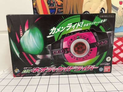 这一批到货了假面骑士帝骑品红dx腰带，早就想收一盒帝骑腰带了，可惜因为是6年前的东西想要成色新与价格便宜的太难得了，于是就到挖煤姬的雅虎日拍上蹲到了好价，也算是拔草了！另外还有一盒假面骑士十迦腰带以及一些其他的道具，也算是以捡漏价格购入的，这次用的竹蜻蜓物流，速度很...这一批到货了假面骑士帝骑品红dx腰带，早就想收一盒帝骑腰带了，可惜因为是6年前的东西想要成色新与价格便宜的太难得了，于是就到挖煤姬的雅虎日拍上蹲到了好价，也算是拔草了！另外还有一盒假面骑士十迦腰带以及一些其他的道具，也算是以捡漏价格购入的