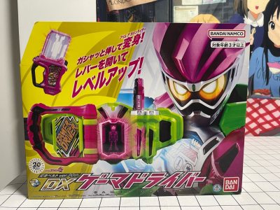 这次到货的是假面骑士艾克赛德20周年再版的dx腰带，成色非常的新，还有一盒假面骑士时王任天堂游戏表盘套装非常稀有，以及一些其他的dx腰带道具，这次的竹蜻蜓物流飞快，东西非常的完美！