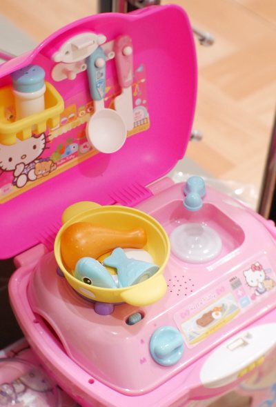 这单发货很快，到货也是非常快。淘到了喜欢的玩具特别的萌，还有原来的玩具盒，好治愈呀！小时候没玩过这样子的玩具，现在买到了，太高兴了！


