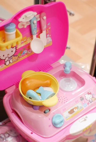 这单发货很快，到货也是非常快。淘到了喜欢的玩具特别的萌，还有原来的玩具盒，好治愈呀！小时候没玩过这样子的玩具，现在买到了，太高兴了！


