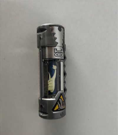 贴纸完整无掉漆，图案清晰
兽电池，强龙者变身所使用的道具，搭配龙咬左轮进行变身和释放必杀技，蕴含着远古时代手电龙的力量