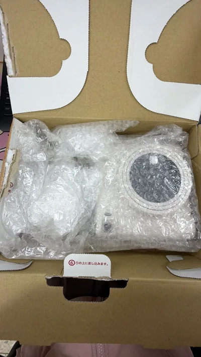 在蛇年即将结束的时候，终于蹲到了好价sq1！本来以为年前能到，没成想卖家三天后才发货，仓库停留了两天，结果初九才拿到。不过机器看着使用痕迹不多，包裹保护的也很好，下次假期再回家开拍吧！