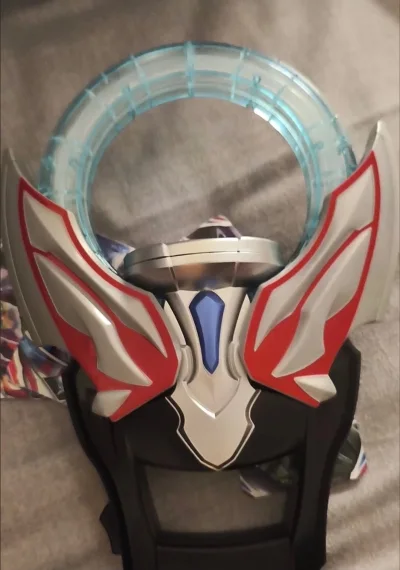 万代dx欧布圆环变身器，光效没有问题，也没有掉漆，卖家打包很好，联动功能也全部正常，新生代最喜欢的奥特曼。