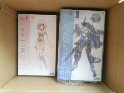 海淘的内容是寿屋短剑xf3plus和玛特利亚粉素体，走竹蜻蜓专线，从待发货状态到实际入手用了11天，算是比较快的一次，东西打包的也很不错，有好几层泡沫纸保护。价格则是完全的捡漏价。