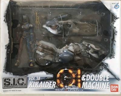 这款万代的电脑奇侠仁王像人车套真的性价比拉满，虽然有点考验动手能力，有的关节掰不动的用热水软化下，但是真的很帅。感谢挖煤姬给我机会淘到这款宝贝!