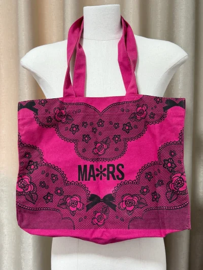 这次切的是mars托特包，卖家保存的也很好，柄图部分虽然有些小瑕疵但不影响整体的观赏效果，总的来说很不错。早期刚接触使用挖煤姬海淘代切，会比较担心出现空包，货不对版各种情况，购买过几次挖煤姬的拍照服务，担心物流会瑕疵，申请保留卖家的原包装，再选择箱内加气泡膜加固，到...这次切的是mars托特包，卖家保存的也很好，柄图部分虽然有些小瑕疵但不影响整体的观赏效果，总的来说很不错。早期刚接触使用挖煤姬海淘代切，会比较担心出现空包，货不对版各种情况，购买过几次挖煤姬的拍照服务，担心物流会瑕疵，申请保留卖家的原包装